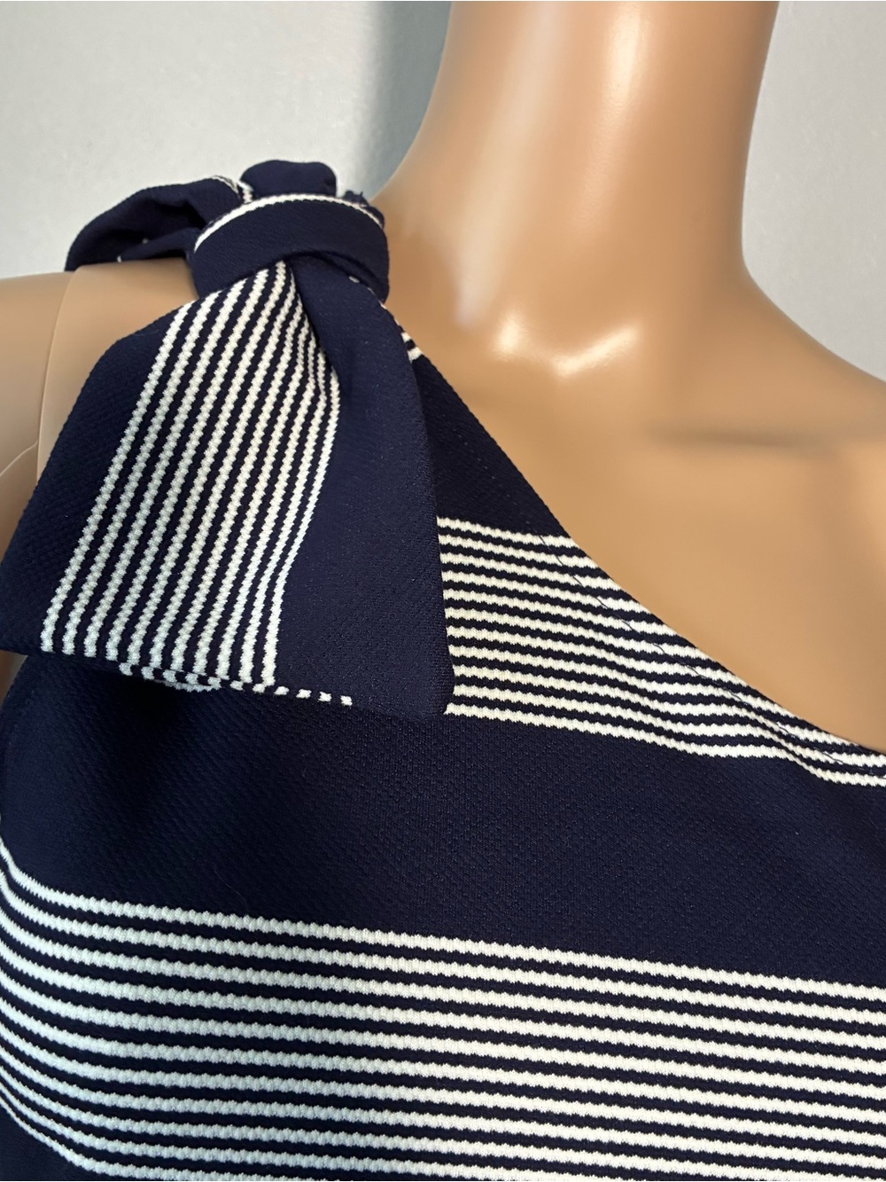 Bishop + Young Women's Blouse Size M Blue White One Shoulder Striped Rayon Blend - Picture 5 of 5